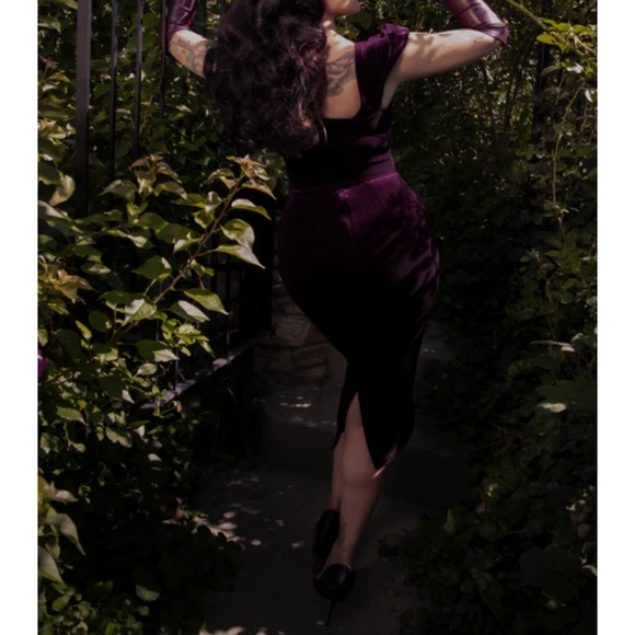 Velvet Midi Dress with Lace Trim - Picture 2 of 4